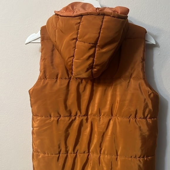 Unbranded orange puffer vest pit to pit 19”
Length 32” - Picture 5 of 8